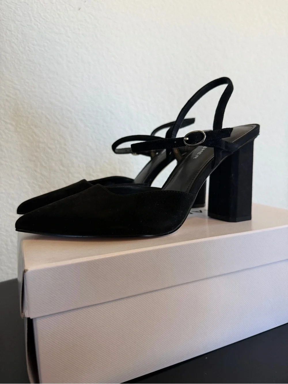 Marc Fisher chic black